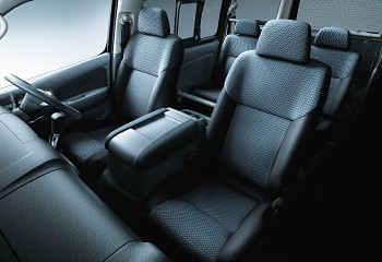 キャラバン,車内